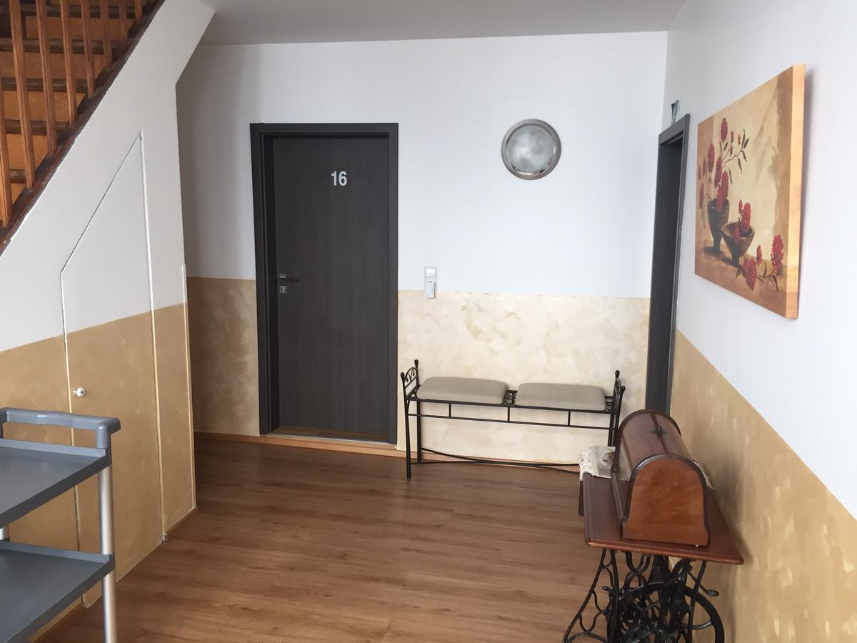 Hotel Ristorante Rostica Bad Urach Bagian luar foto