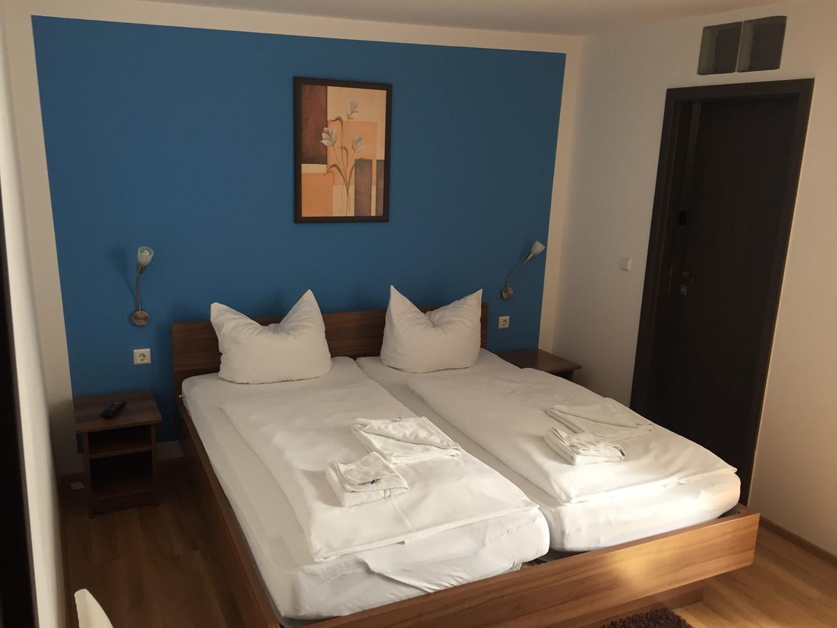 Hotel Ristorante Rostica Bad Urach Bagian luar foto