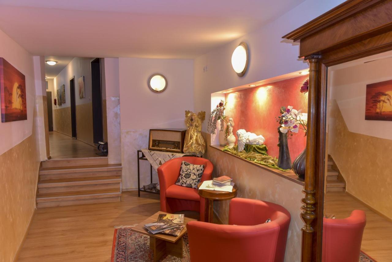 Hotel Ristorante Rostica Bad Urach Bagian luar foto