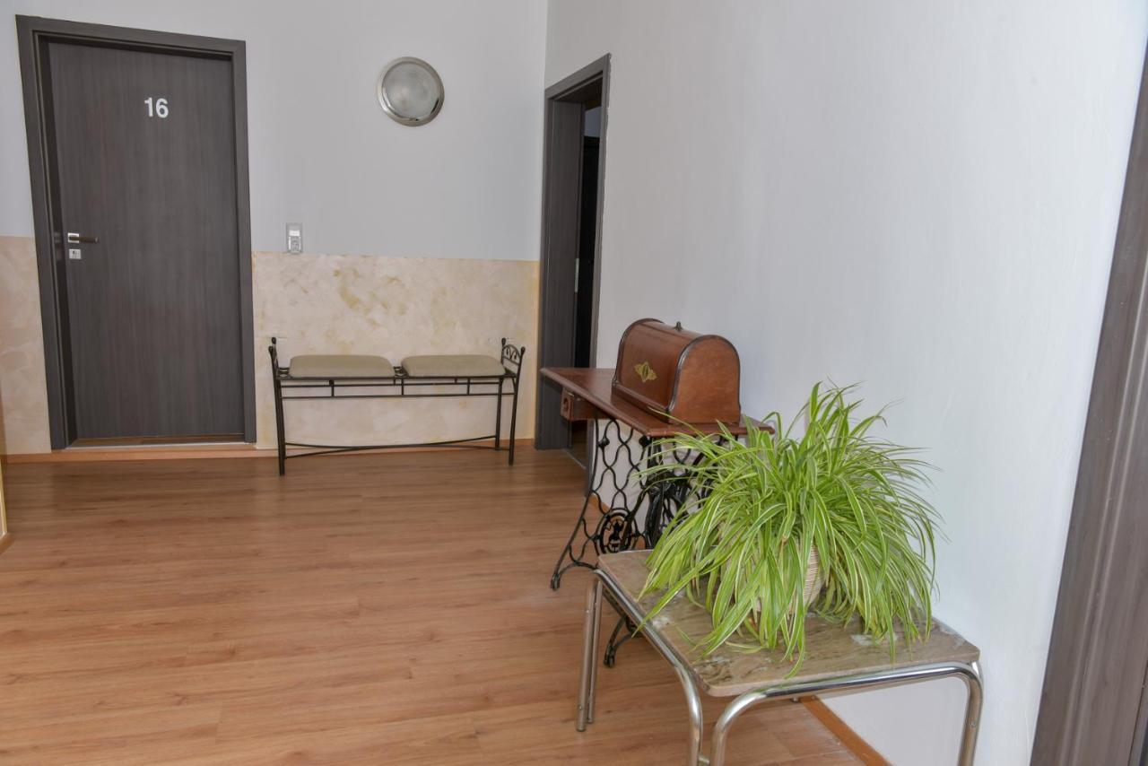 Hotel Ristorante Rostica Bad Urach Bagian luar foto