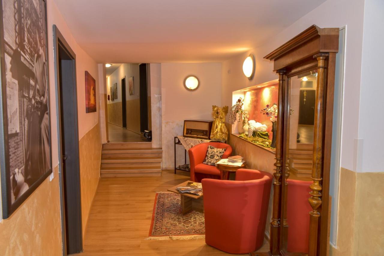 Hotel Ristorante Rostica Bad Urach Bagian luar foto